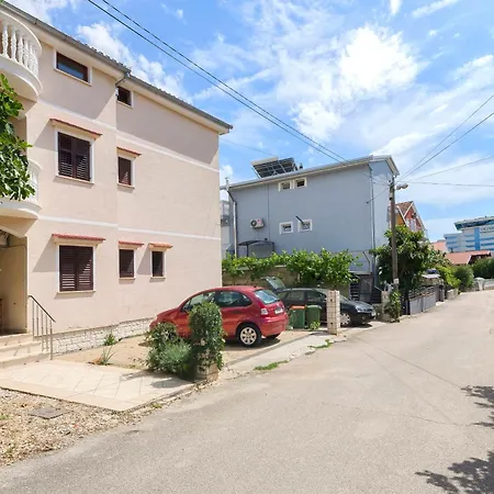 Josip Apartment *