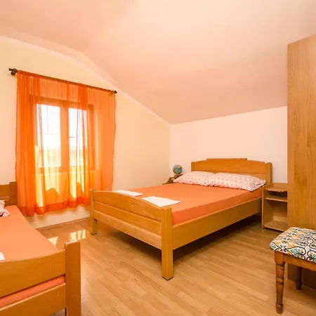 Josip Apartment *